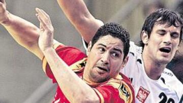 <b>LETAL EN EL PIVOTE. </b>Urios demostró que es un killer en las distancias cortas y volvió a revolverse en el pivote para marcar cinco goles.