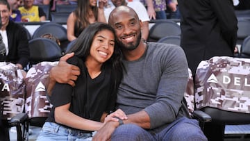 Kobe Bryant y su hija Gianna, durante un partido de la NBA