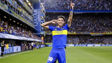 BUENOS AIRES, ARGENTINA - NOVEMBER 20: Luis Vazquez of Boca Juniors celebrates after scoring his team&#039;s first goal during a match between Boca Juniors and Sarmiento as part of Torneo Liga Profesional 2021 at Estadio Alberto J. Armando on November 20, 2021 in Buenos Aires, Argentina. (Photo by Daniel Jayo/Getty Images)