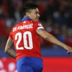 El Leverkusen asegura que tiene acuerdo con Charles Aránguiz