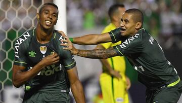 Chapecoense celebra ante Atlético Nacional en la ida de la Recopa