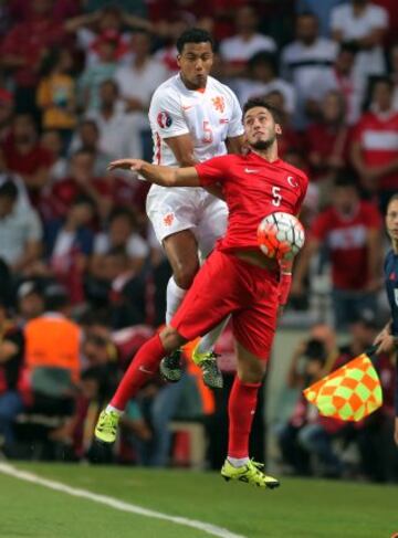 6. Hakan Calhanoglu, (21), volante turco del Bayer Leverkusen. Su pase está tasado en 27.431 millones de euros. 