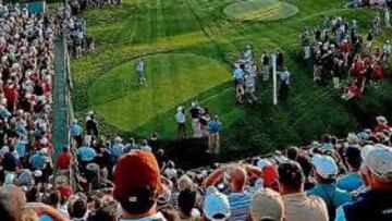 <b>LLEVAN VENTAJA. </b>Los aficionados que acudieron al Valhalla Golf Club de Louisville disfrutaron.