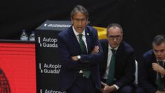 Luis Casimiro, entrenador del Unicaja, durante el partido ante el Bar&ccedil;a.