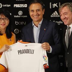 Peter Lim define en Singapur el poder de Cesare Prandelli