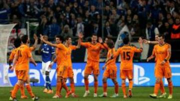 Los jugadores del Real Madrid celebran uno de sus goles.