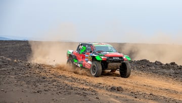 Alula (Saudi Arabia), 08/01/2025.- Yazeed Al-Rajhi of Saudi Arabia and Timo Gottschalk of Germany compete with their Toyota Hilux Overdrive for Overdrive Racing during the fourth stage of the 2025 Dakar Rally, from Al Henakiyah to Alula, Saudi Arabia, 08 January 2025. (Alemania, Arabia Saudita) EFE/EPA/Gerard Laurenssen