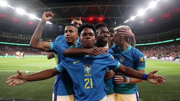 Endrick celebra el gol de Brasil en Wembley.