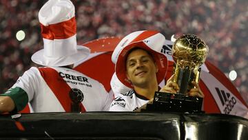Soccer Football - Recopa Sudamericana - Second Leg - River Plate v Athletico Paranaense - Antonio Vespucio Liberti Stadium, Buenos Aires, Argentina - May 30, 2019 River Plate's Enzo Perez celebrates with the trophy on an open-top bus after winning the Recopa REUTERS/Agustin Marcarian
