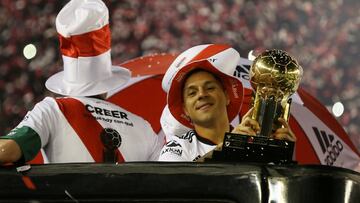 Soccer Football - Recopa Sudamericana - Second Leg - River Plate v Athletico Paranaense - Antonio Vespucio Liberti Stadium, Buenos Aires, Argentina - May 30, 2019    River Plate&#039;s Enzo Perez celebrates with the trophy on an open-top bus after winning the Recopa   REUTERS/Agustin Marcarian