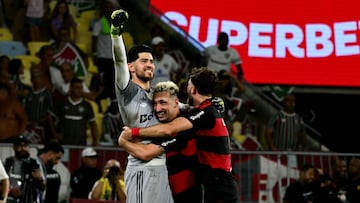 Flamengo's Argentine goalkeeper #01 Agustin Rossi (L) celebrates with teammates defender #03 Leo Ortiz (C) and defender #04 Leo Pereira after winning the title in a penalty shootout during the Carioca Championship Final football match between Fluminense and Flamengo at Maracana stadium in Rio de Janeiro, Brazil on March 8, 2026. (Photo by Pablo PORCIUNCULA / AFP)