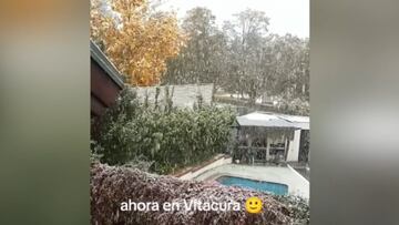 Esto ocurre en una casa de Vitacura mientras cae la nieve: un usuario de TikTok lo captó