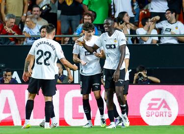 Clave para mantener la portería de su equipo imbatida. Además, huzo un golazo de cabeceador nato. Bien colocado, marcó los tiempos y conectó un cabezazo sensacional para marcar.