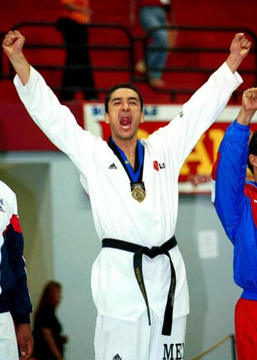 Uno de los mejores taekwondoines del principio del siglo para México, Estrada obtuvo tres preseas doradas