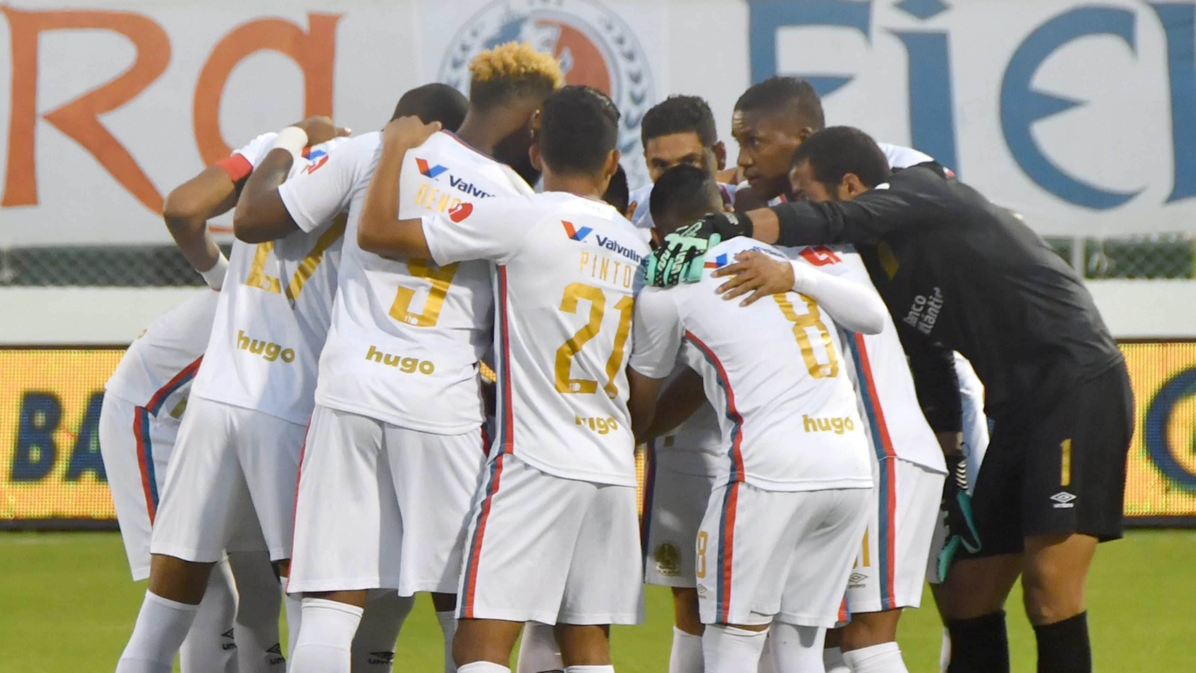 El golazo de Olimpia tras error de Buba López con el que empata la final