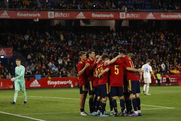 Jugadores de la Selección española festejan un gol