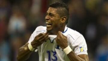 El Jugador hondureño Carlos Costly celebra el gol que anotó ante México.