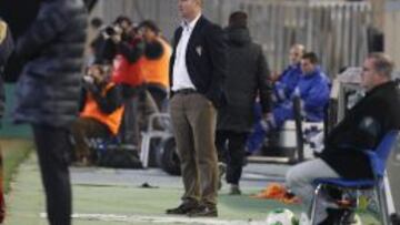 Rafael Berges, entrenador del C&oacute;rdoba, durante el partido ante el FC Barcelona.