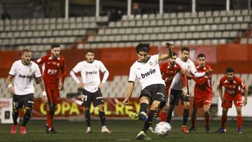 Carlos Soler, marc&oacute; el 2-1.