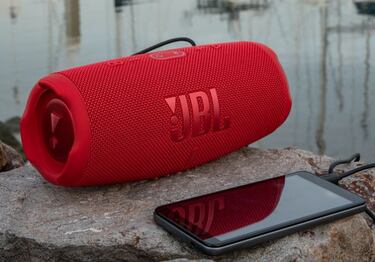 JBL Charge 5, un nuevo altavoz portátil con el que también cargar el móvil