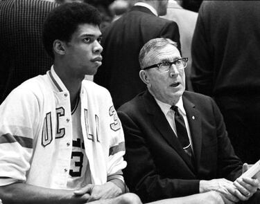 Es 1985: Kareem y los Lakers vencen en el Boston Garden
