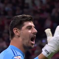 Los gestos de Courtois en la celebración que Simeone criticó
