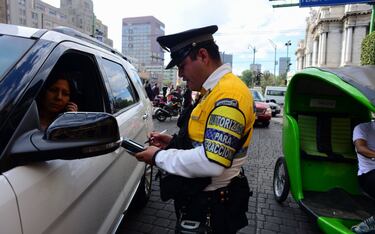 Multas en CDMX: Esto tienes que pagar si tu coche no tiene defensa, luces, parabrisas, neumáticos…