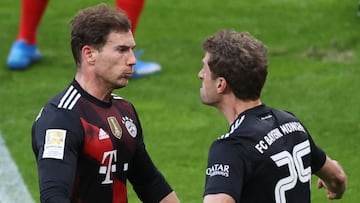 Bayern Munich's German midfielder Leon Goretzka (L) celebrates scoring with Bayern Munich's German forward Thomas Mueller during the German first divison Bundesliga football match between RB Leipzig and FC Bayern Munich in Leipzig, eastern Germa