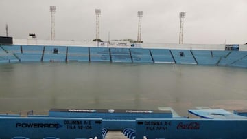 La cancha de la Jaiba Brava sufrió los estragos de las tormentas en los primeros días de noviembre de 2016. El juego frente a Leones Negros se jugó tres días después.