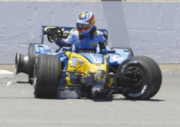 En Indianápolis, durante la temporada de 2004, fue el segundo gran accidente de Fernando Alonso. En plena lucha con Jarno Trulli, su compañero de equipo, se encontró con Ralf Schumacher doblado. Fernando intentó el adelantamiento por el exterior en pleno túnel y acabó tocando el muro. Sin grandes consecuencias.