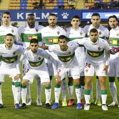 Aficionados del Elche y del Albacete rinden homenaje a Pelayo Novo