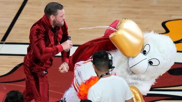 La mascota de Miami Heat es hospitalizada tras recibir estos golpes de Conor McGregor