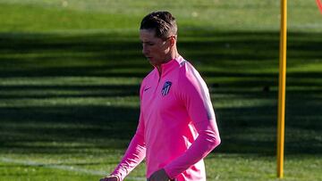 Fernando Torres, en la sesión de ayer tocando balón.
