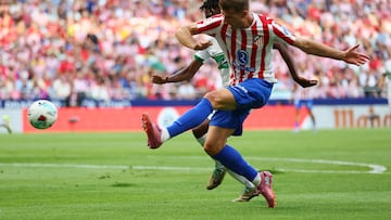 Soccer Football - LaLiga - Atletico Madrid v Elche - Riyadh Air Metropolitano, Madrid, Spain - August 23, 2025 Atletico Madrid's Alexander Sorloth scores their first goal REUTERS/Isabel Infantes