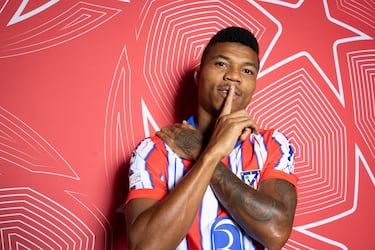 El defensa mozambiqueño había destacado en un Lille que consiguió ganarle la liga de 2021 al todopoderoso PSG de Neymar y Mbappé. En enero de 2022 se unió al Atético donde acabaría jugabndo 103 partidos en tres temporadas y medias. Actualmente milita en las filas del Sunderland.
