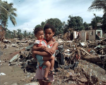 Durante las dos semanas que van desde el 21 de septiembre de 1998 hasta el 1 de octubre de 1998, el Huracán pasó por toda la zona de Florida, Cuba y las Antillas. Más de 600 personas fallecieron en la isla de La Española, Haití y República Dominicana.