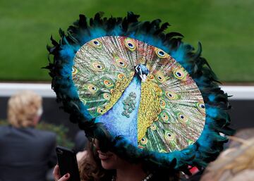 Ascot vuelve lleno de looks extravagantes y mucho glamour