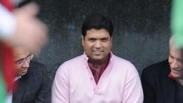 <b>CON MANDO A DISTANCIA. </b>O mucho cambian las cosas, o así tendrá Alí que dirigir el club.