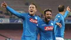 El jugador del Napoli Dries Mertens celebra con su compa&ntilde;ero Piotr Zielinski.