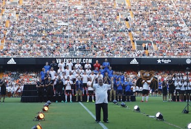 ESPAÑETA EL DÍA DE SU DESPEDIDA EN MESTALLA BAJO EL CLAMOR DE LA AFICIÓN Y LA PROPIA PLANTILLA.