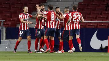 Los jugadores del Atlético celebran un gol a la Real Sociedad.