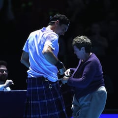 Federer jugó con falda escocesa ante Murray en un acto benéfico en Glasgow
