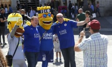 Leicester City fans in Puerta del Sol, Madrid.