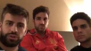 Piqu&eacute;, F&aacute;bregas y Bartra durante el Periscope.