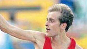 <b>GRAN HECTÓMETRO. </b>Ángel Rodríguez celebra su paso de ronda.