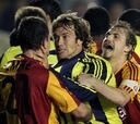 El Galatasaray-Fenerbahçe termina a golpes y con cuatro expulsados