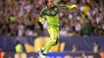 Memo Ochoa celebra un tanto de la Selecci&oacute;n Mexicana ante Jamaica en la final de Copa Oro, su &uacute;ltimo partido con el Tri.