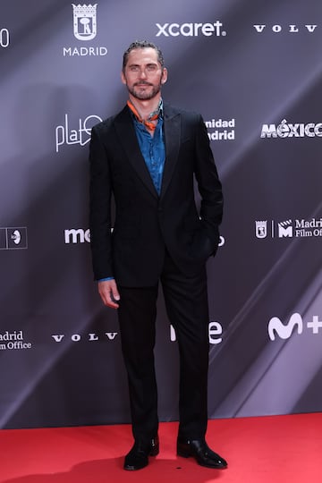Paco Le¨®n posa en la alfombra roja.
