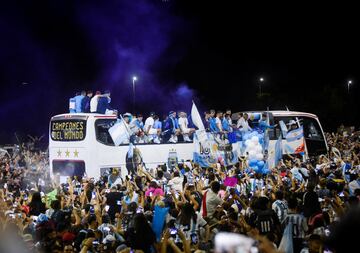 El autobús donde los jugadores de la selección argentina recorrieron Buenos Aires. 