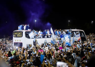 El autobús donde los jugadores de la selección argentina recorrieron Buenos Aires. 
